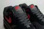 Nike Air Max 1 Essential Vamps – Zwart/Rood – Heren/Dames/Uniseks Sneakers – Leer/Mesh - FZ5808-008 – Bovenkant