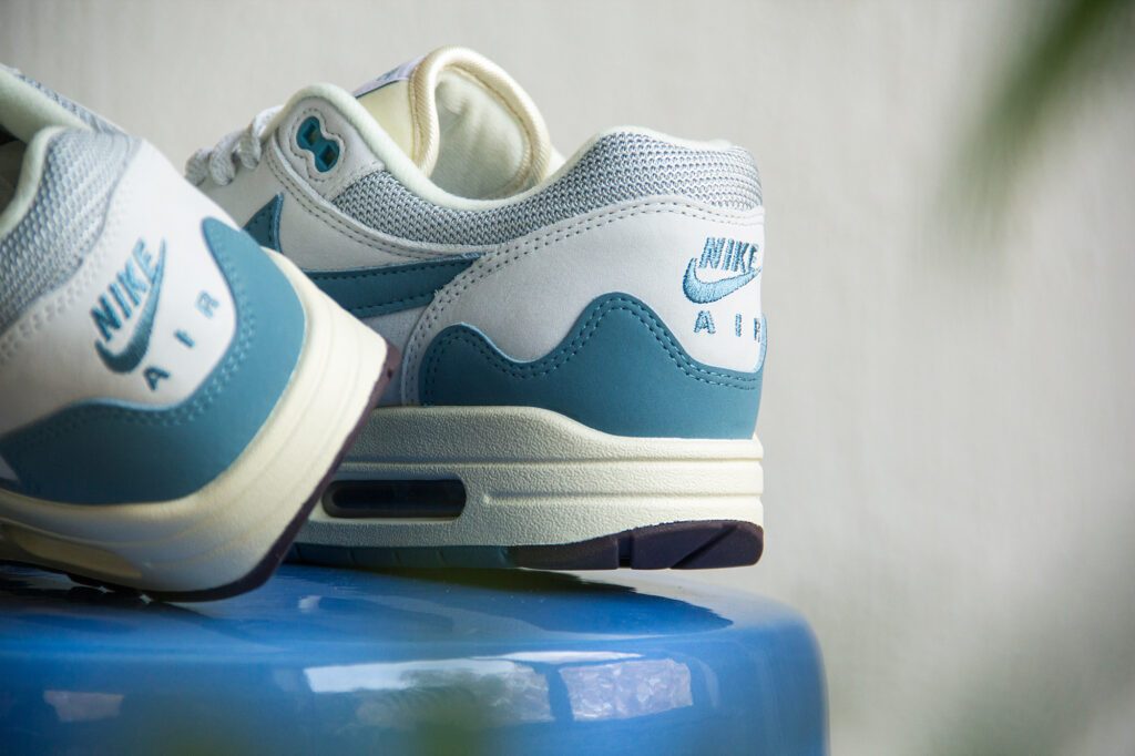 Nike Air Max 1 Patta Waves Noise Aqua - Detail shot achterkant - Slick Sneakers