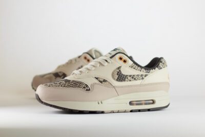 Nike Air Max 1 Snakeskin Light Orewood Brown (W) – Beige/Grijs – Heren/Dames/Uniseks Sneakers – Synthetischleer/Suede - HF5338-100 – Zijkant