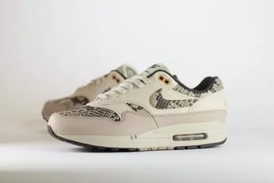 Nike Air Max 1 Snakeskin Light Orewood Brown (W) – Beige/Grijs – Heren/Dames/Uniseks Sneakers – Synthetischleer/Suede - HF5338-100 – Zijkant