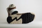 Nike Air Max 90 Summit White Khaki – Bruin/Beige/Wit – Heren/Dames/Uniseks Sneakers – Leer/Mesh - DM0029-109 – Onderkant