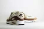 Nike Air Max 90 Summit White Khaki – Bruin/Beige/Wit – Heren/Dames/Uniseks Sneakers – Leer/Mesh - DM0029-109 – Achterkant