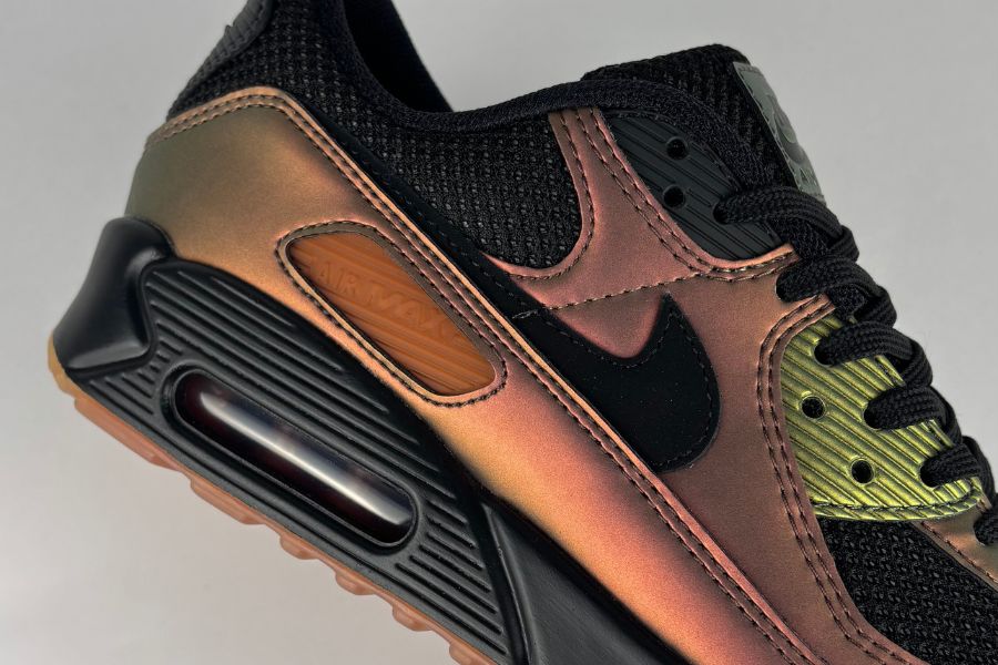 Close up foto Nike Air Max 90 Metallic Copper - Slick Sneakers