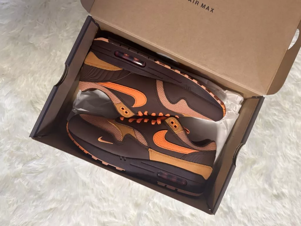 Nike Air Max 1 King's Day - in doos - gefotografeerd van boven
