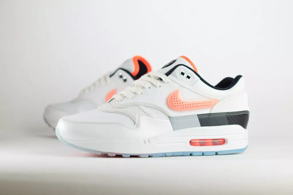 Nike Air Max 1 '87 EA Sports Madden NFL 25 – Wit – Heren/Dames/Uniseks Sneakers – Leer - HQ3503-100 – Zijkant