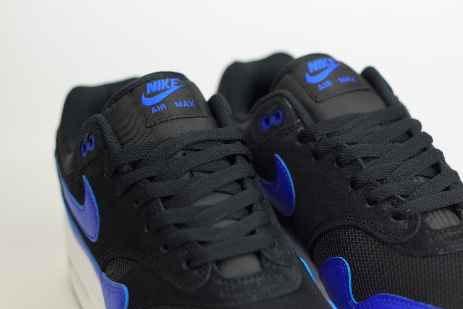 Nike Air Max 1 Black Hyper Royal – Blauw/Zwart – Heren/Dames/Uniseks Sneakers – Leer/Mesh - FZ5808-010 – Bovenkant