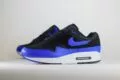 Nike Air Max 1 Black Hyper Royal – Blauw/Zwart – Heren/Dames/Uniseks Sneakers – Leer/Mesh - FZ5808-010 – Zijkant