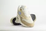 Nike Air Max 1 Essential Light Bone Psychic Blue – Beige/Blauw – Heren/Dames/Uniseks Sneakers – Leer/Mesh - FZ5808-009 – Voorkant