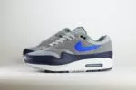 Nike Air Max 1 Essential Navy Grey Royal – Grijs/Blauw – Heren/Dames/Uniseks Sneakers – Leer/Mesh - FZ5808-003 – Zijkant
