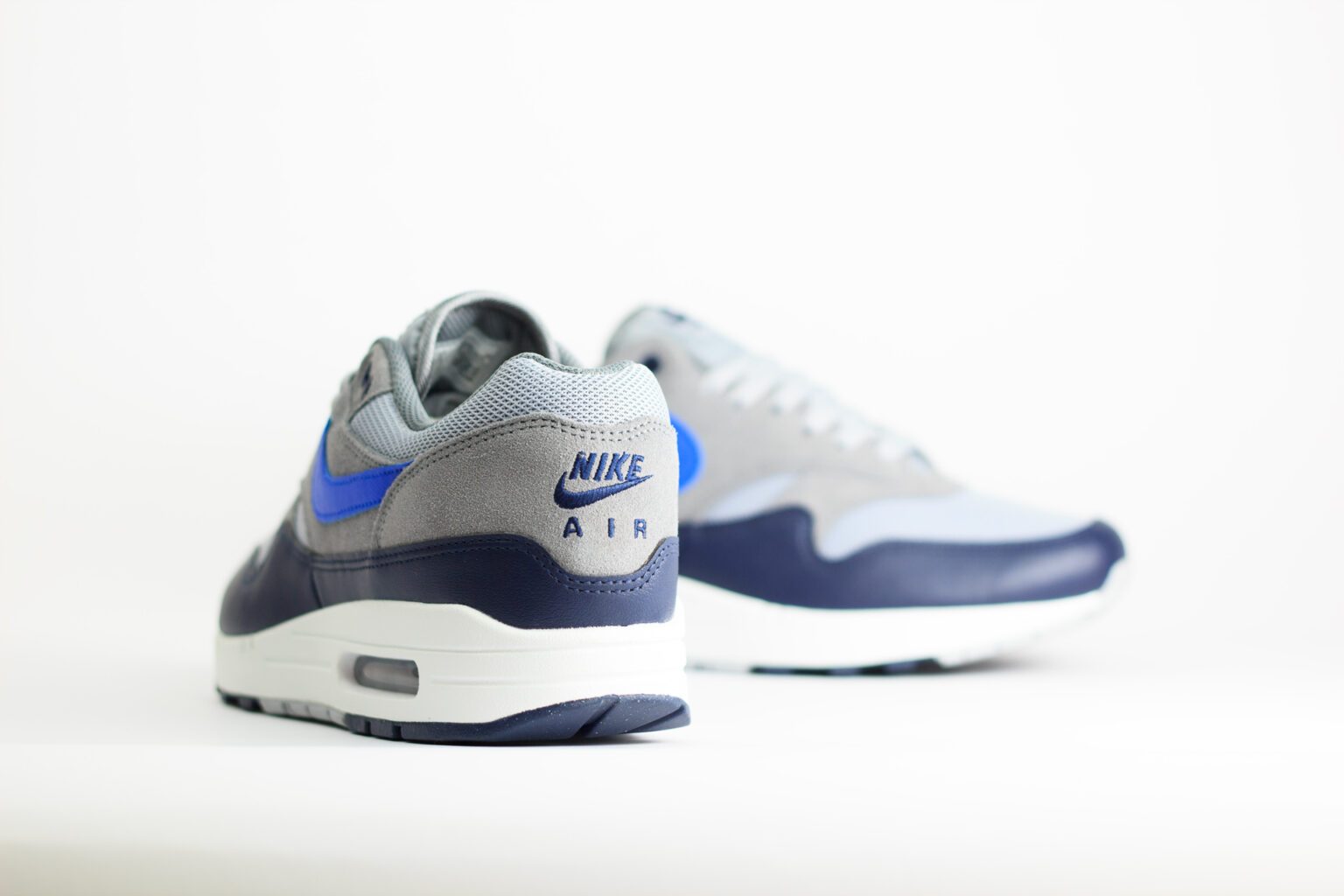 Nike Air Max 1 Essential Navy Grey Royal – Grijs/Blauw – Heren/Dames/Uniseks Sneakers – Leer/Mesh - FZ5808-003 – Achterkant