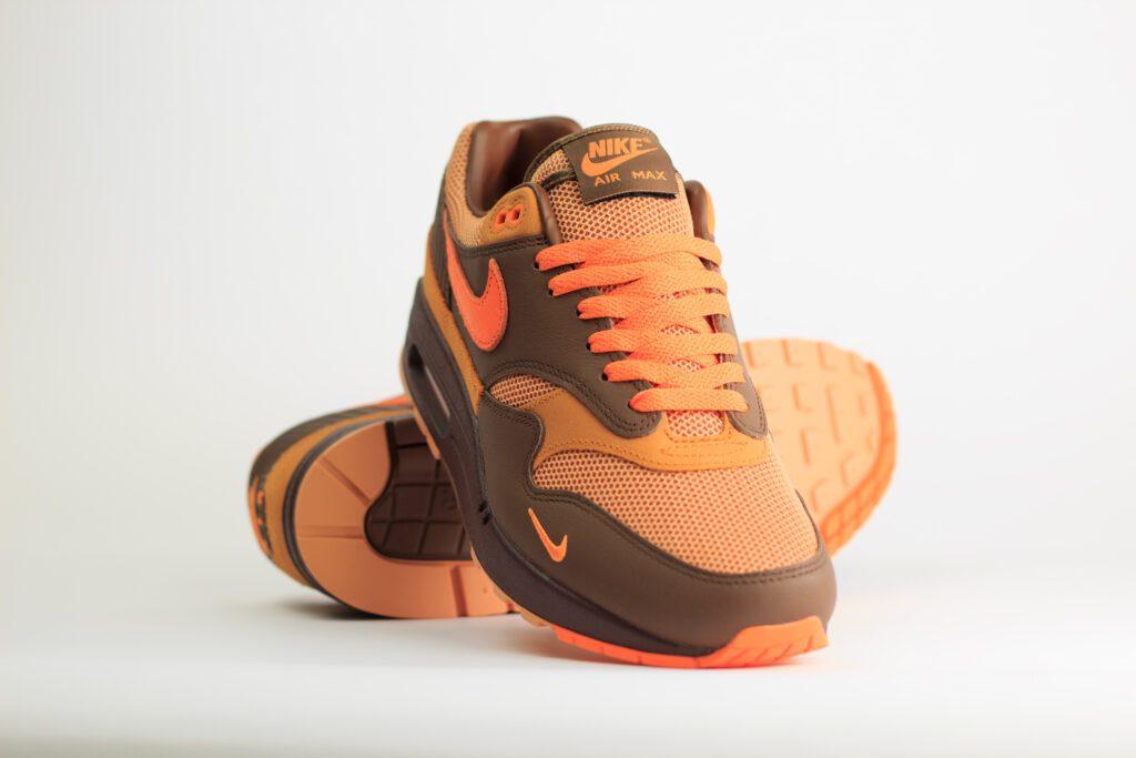 Nike Air Max 1 King's Day – Bruin/Oranje – Heren/Dames/Uniseks Sneakers – Leer/Mesh - HF7346-200 – Voorkant