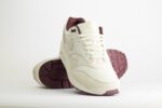 Nike Air Max 1 Sail Burgundy Crush – Beige – Heren/Dames/Uniseks Sneakers – Mesh/Nubuck - HF8127-100 – Voorkant