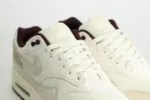 Nike Air Max 1 Sail Burgundy Crush – Beige – Heren/Dames/Uniseks Sneakers – Mesh/Nubuck - HF8127-100 – Bovenkant