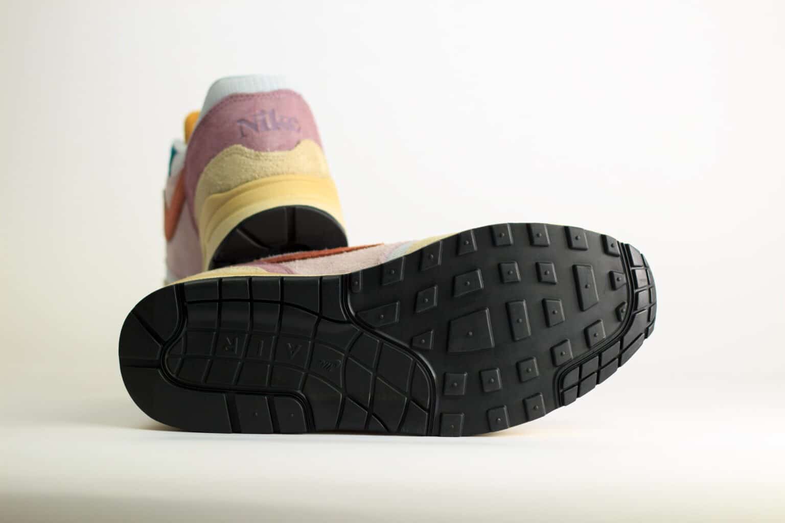 Nike Air Max 1 Tan Lines (W) - Roze/Blauw/Beige/Geel - Heren/Dames/Uniseks Sneakers - Suede/Mesh - FN7200-224 - Onderkant
