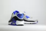 Nike Air Max 90 Hyper Royal – Wit/Blauw – Heren/Dames/Uniseks Sneakers – Suede/Mesh - DM0029-112 – achterkant