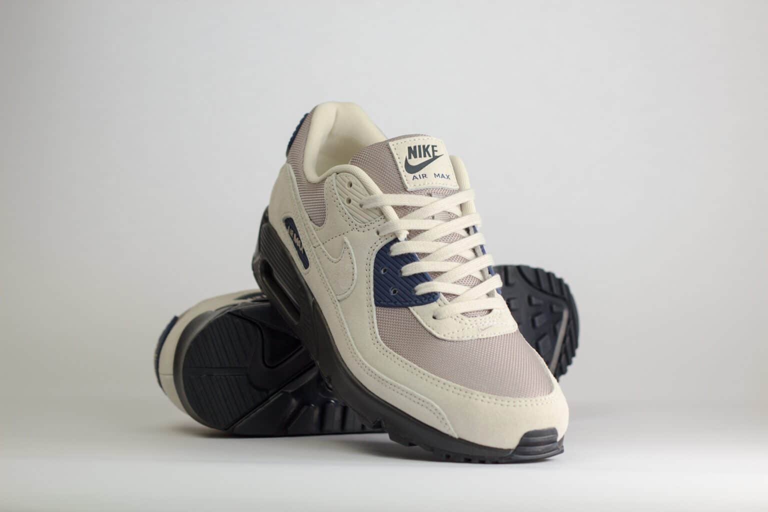 Nike Air Max 90 Light Orewood Brown Black – Beige/Zwart – Heren/Dames/Uniseks Sneakers – Suede/Mesh - IB3077-100 – voorkant