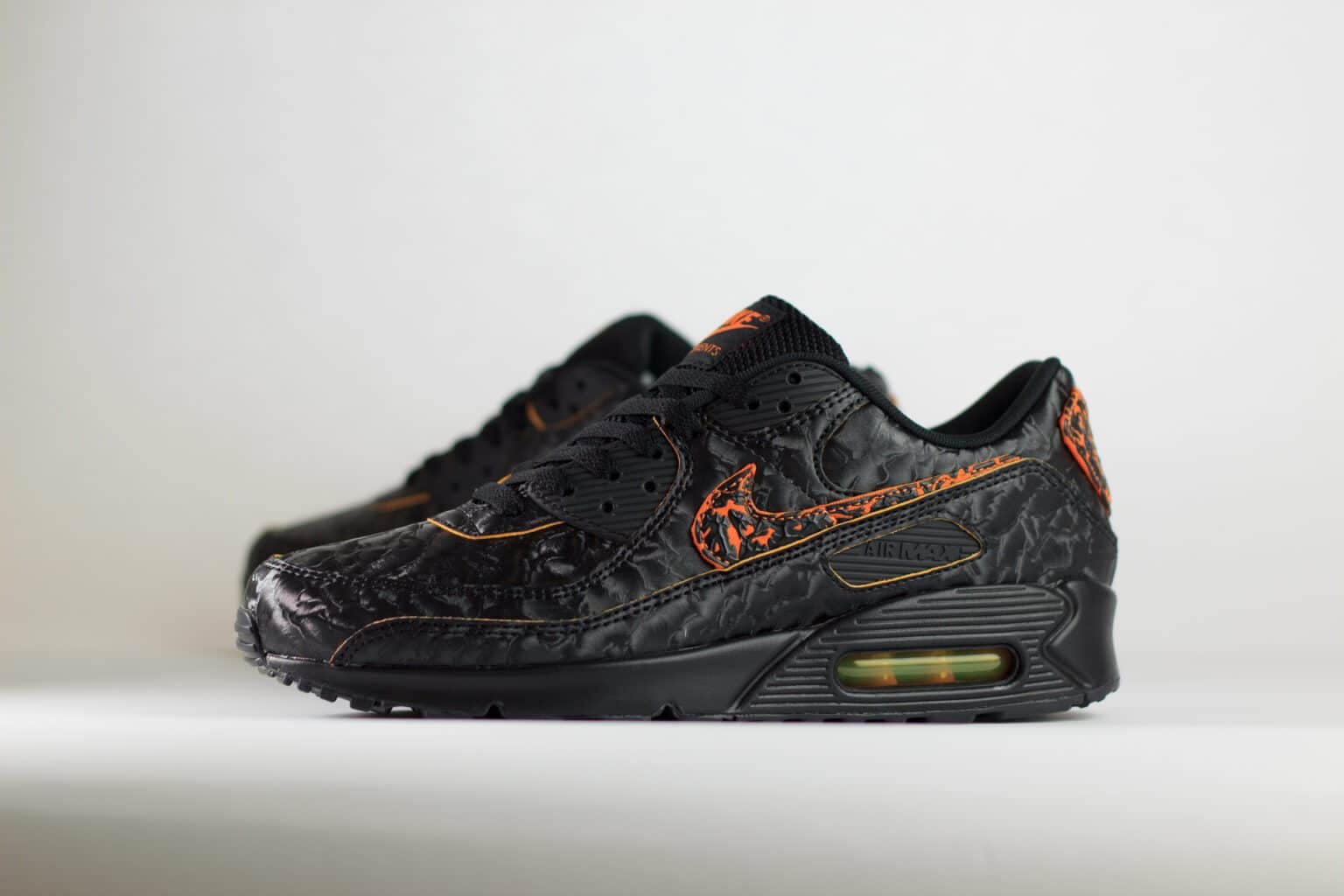 Nike Air Max 90 QS Volcano – Zwart/Oranje – Heren/Dames/Uniseks Sneakers – Leer - HF3248-001 – Zijkant