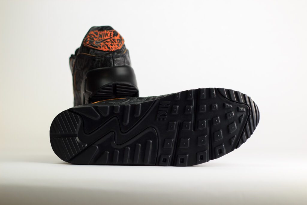 Nike Air Max 90 QS Volcano – Zwart/Oranje – Heren/Dames/Uniseks Sneakers – Leer - HF3248-001 – onderkant