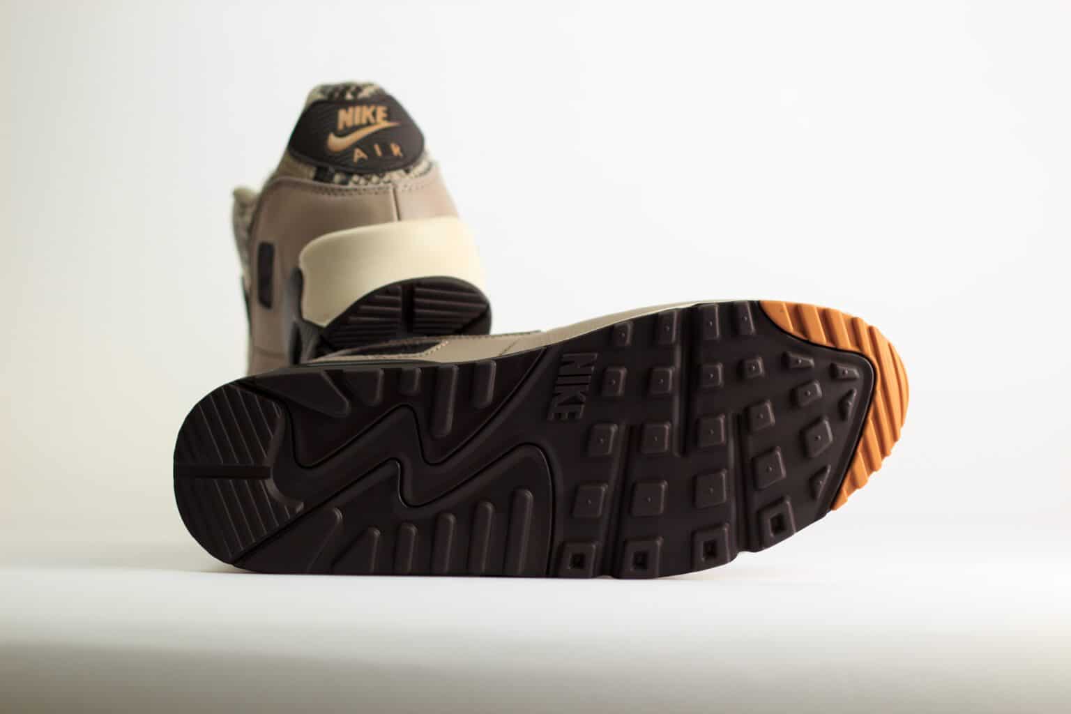 Nike Air Max 90 SE Tan Snakeskin – Beige/Grijs – Heren/Dames/Uniseks Sneakers – Leer - HF1212-200 – onderkant