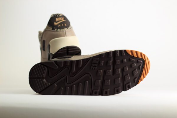 Nike Air Max 90 SE Tan Snakeskin – Beige/Grijs – Heren/Dames/Uniseks Sneakers – Leer - HF1212-200 – onderkant