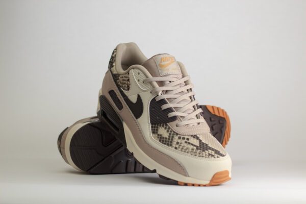 Nike Air Max 90 SE Tan Snakeskin – Beige/Grijs – Heren/Dames/Uniseks Sneakers – Leer - HF1212-200 – voorkant