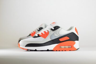 Nike Air Max 90 Safety Orange – Wit/Oranje – Heren/Dames/Uniseks Sneakers – Mesh/Leer - DH8010-108 – Zijkant