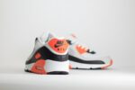 Nike Air Max 90 Safety Orange – Wit/Oranje – Heren/Dames/Uniseks Sneakers – Mesh/Leer - DH8010-108 – achterkant