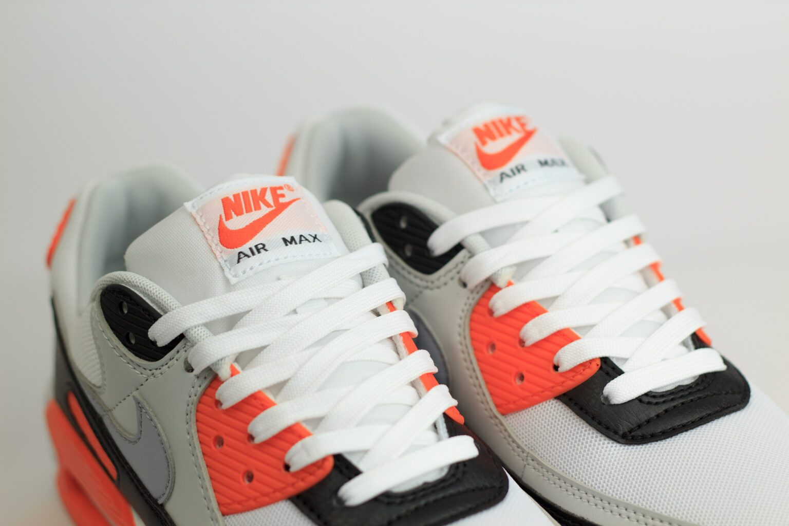 Nike Air Max 90 Safety Orange – Wit/Oranje – Heren/Dames/Uniseks Sneakers – Mesh/Leer - DH8010-108 – bovenkant