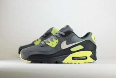 Nike Air Max 90 Smoke Grey Light Lemon Twist – Grijs/Geel – Heren/Dames/Uniseks Sneakers – Suede/Mesh - DM0029-012 – Zijkant