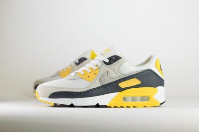 Nike Air Max 90 White Lightning – Wit/Geel – Heren/Dames/Uniseks Sneakers – Suede/Mesh - DM0029-111 – Zijkant
