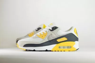 Nike Air Max 90 White Lightning – Wit/Geel – Heren/Dames/Uniseks Sneakers – Suede/Mesh - DM0029-111 – Zijkant