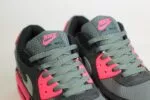Nike Air Max 90 Wolf Grey Hyper Pink – Grijs/Roze – Heren/Dames/Uniseks Sneakers – Suede/Mesh - DM0029-010 – bovenkant