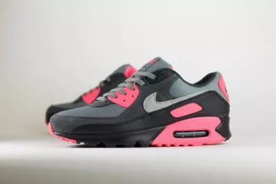 Nike Air Max 90 Wolf Grey Hyper Pink – Grijs/Roze – Heren/Dames/Uniseks Sneakers – Suede/Mesh - DM0029-010 – Zijkant