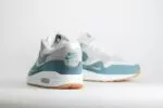 Nike Air Max 1 .SWOOSH Low Poly Adventure – Wit/Groen– Heren/Dames/Uniseks Sneakers – Vilt/Mesh - HV1940-100 – Achterkant