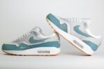 Nike Air Max 1 .SWOOSH Low Poly Adventure – Wit/Groen– Heren/Dames/Uniseks Sneakers – Vilt/Mesh - HV1940-100 – Binnenkant