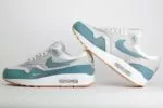 Nike Air Max 1 .SWOOSH Low Poly Adventure – Wit/Groen– Heren/Dames/Uniseks Sneakers – Vilt/Mesh - HV1940-100 – Binnenkant