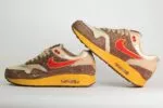 Nike Air Max 1 .SWOOSH Low Poly Big Head Origins – Beige/Bruin– Heren/Dames/Uniseks Sneakers – Suede/Mesh - HV5776-200 – Binnenkant