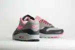 Nike Air Max 1 SP HUF Pink Pow – Grijs/Roze– Heren/Dames/Uniseks Sneakers – Leer - HF3713-003 – Achterkant