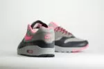 Nike Air Max 1 SP HUF Pink Pow – Grijs/Roze– Heren/Dames/Uniseks Sneakers – Leer - HF3713-003 – Achterkant