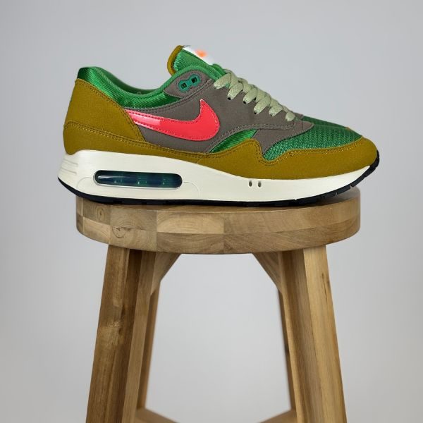 Nike Air Max 1 86 PRM Powerwall BRS zijkant op kruk