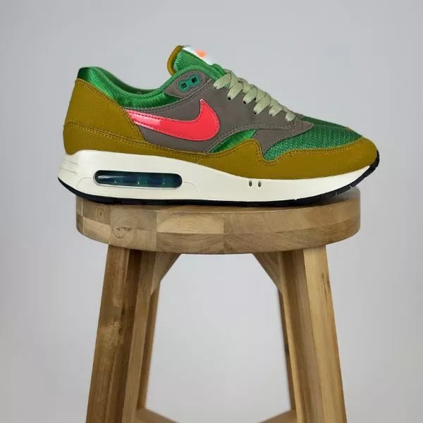 Nike Air Max 1 86 PRM Powerwall BRS zijkant op kruk