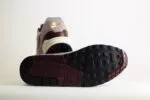 Nike Air Max 1 Essential PRM Cement Grey Burgundy Crush – Grijs/Burgundy – Heren/Dames/Uniseks Sneakers – Leer/Mesh - FQ7327-001 – Onderkant