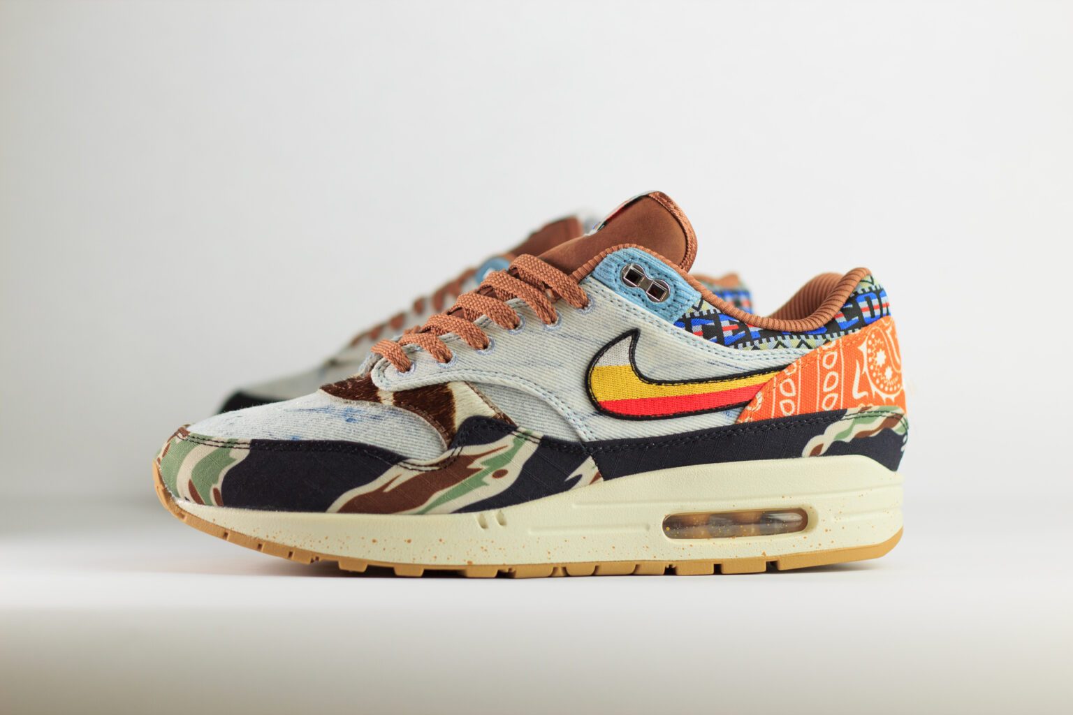Nike Air Max 1 SP Concepts Heavy – Blauw/Groen – Heren/Dames/Uniseks Sneakers – Denim/Canvas - DN1803-900 – Zijkant