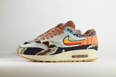 Nike Air Max 1 SP Concepts Heavy – Blauw/Groen – Heren/Dames/Uniseks Sneakers – Denim/Canvas - DN1803-900 – Zijkant