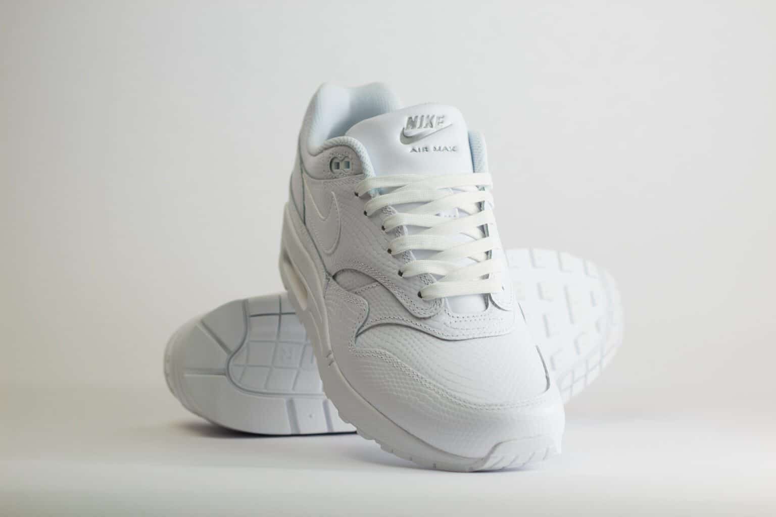 Nike Air Max 1 Premium White Snakeskin – Wit– Heren/Dames/Uniseks Sneakers – Leer - HV1211-100 – Voorkant