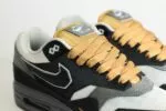 Nike Air Max 1 .SWOOSH Low Poly Big Head Mode – Zwart/Wit– Heren/Dames/Uniseks Sneakers – Satin/Mesh - IB9898-001 – Bovenkant