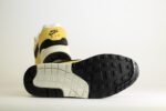 Nike Air Max 1 '87 Saturn Gold Black (W) – Zwart/Geel/Wit– Heren/Dames/Uniseks Sneakers – Vilt/Mesh - HF1194-700 – Onderkant