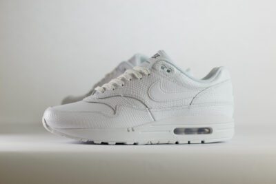 Nike Air Max 1 Premium White Snakeskin – Wit– Heren/Dames/Uniseks Sneakers – Leer - HV1211-100 – Zijkant