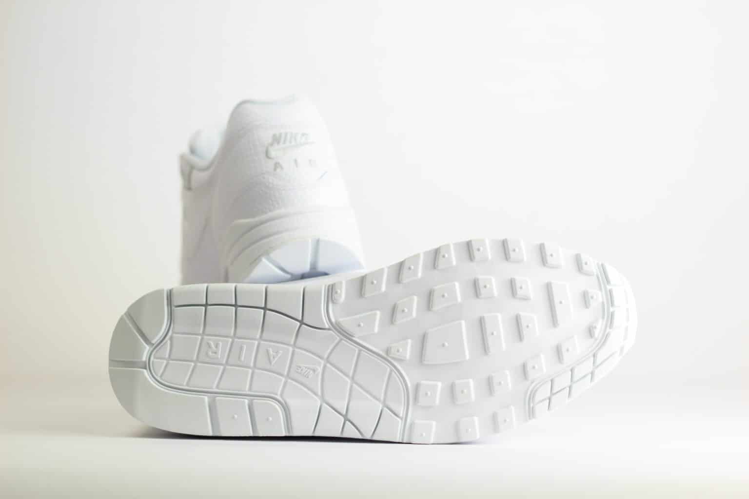 Nike Air Max 1 Premium White Snakeskin – Wit– Heren/Dames/Uniseks Sneakers – Leer - HV1211-100 – Onderkant