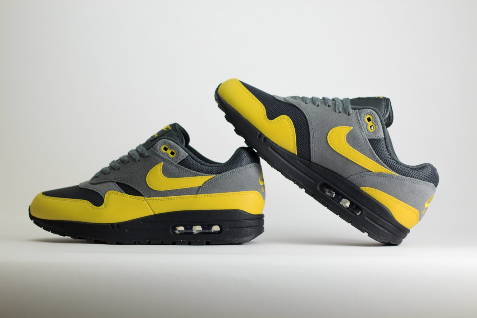 Nike Air Max 1 Essential Batman 2.0 - Geel/Grijs/Zwart - Heren/Dames/Uniseks Sneakers - Leer/Suede/Mesh - FZ5808-014 - Binnenkant